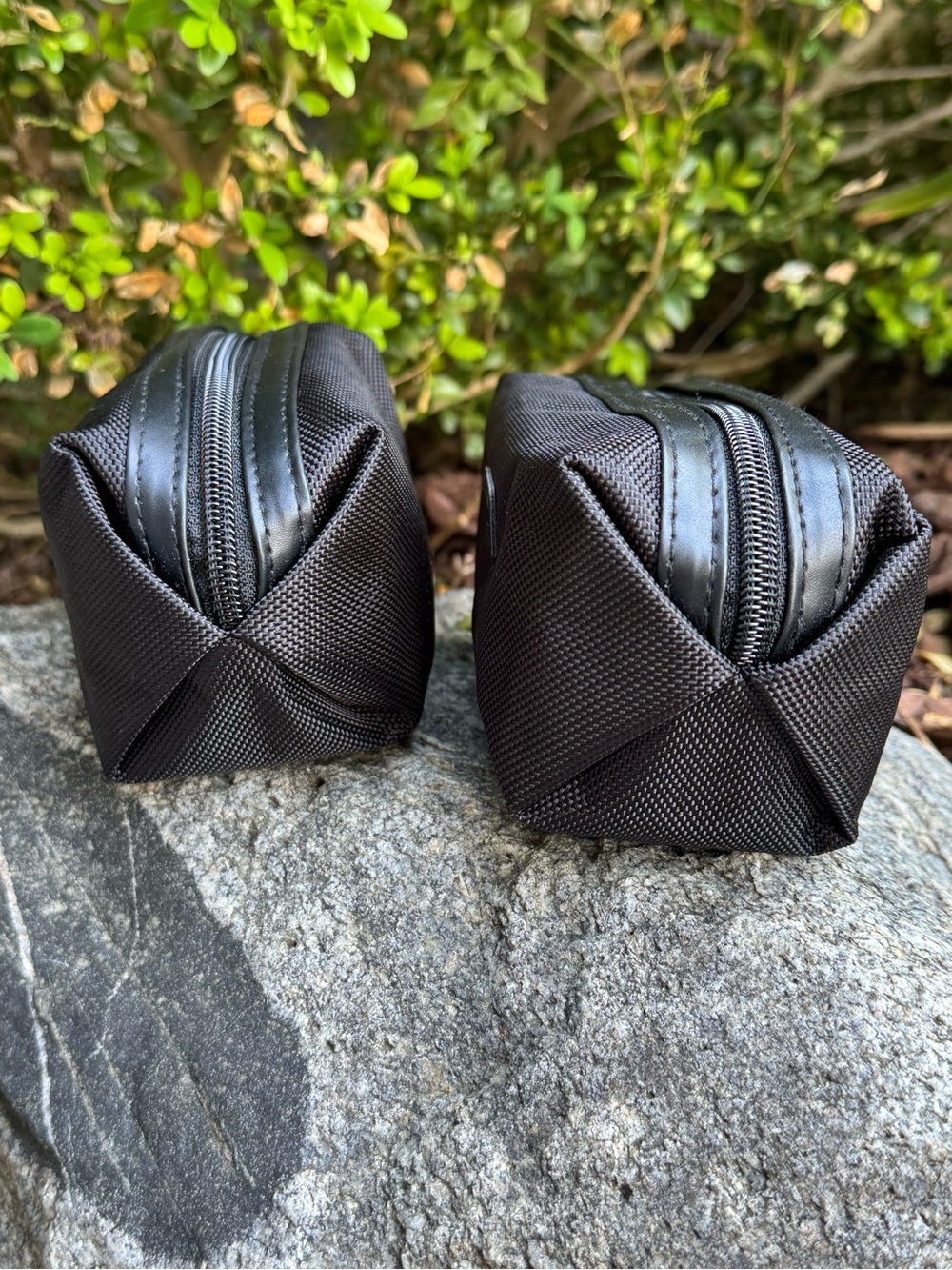 Tumi for Delta black pouches cosmetic toiletry bags - Picture 4 of 8